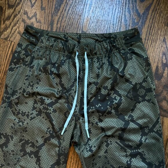 Lululemon Athletica Green Cropped Pants - Picture 8 of 13